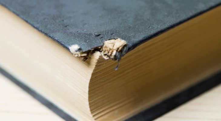 réparer un livre couverture
